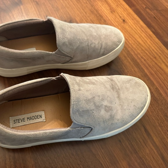 Steve Madden Women’s Gray Slip Ons - Picture 2 of 4